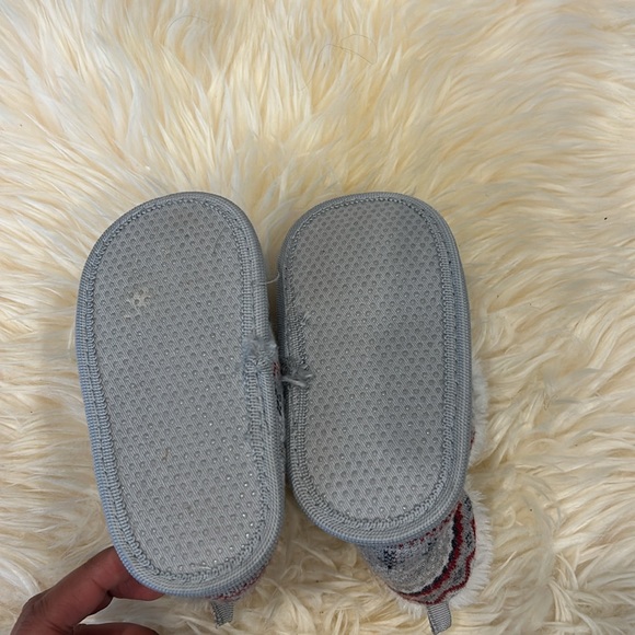 Joe Fresh Winter Bear Print Fluffy Baby Crib Booties in size XL - Picture 5 of 7